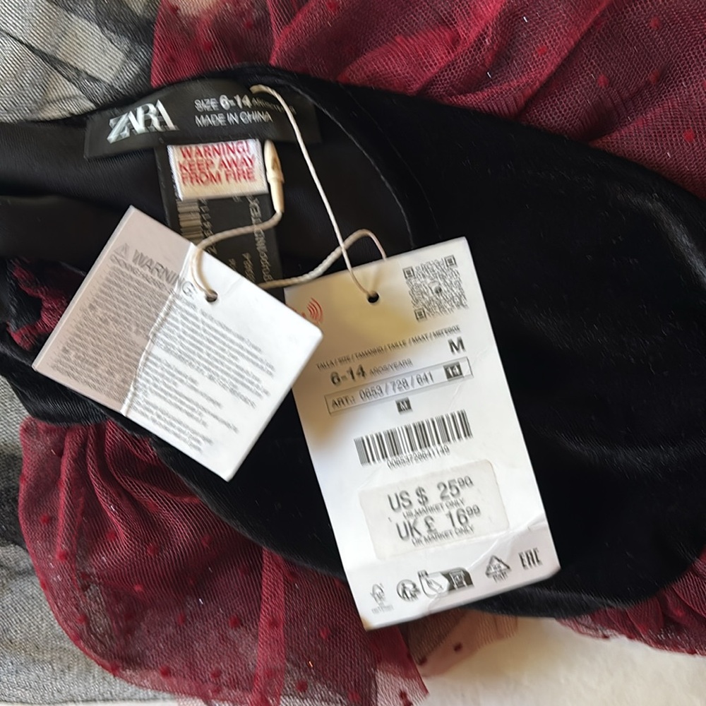 Zara QUEEN OF HEARTS COSTUME CAPE
DARK RED 0/0653/728 - Picture 4 of 4